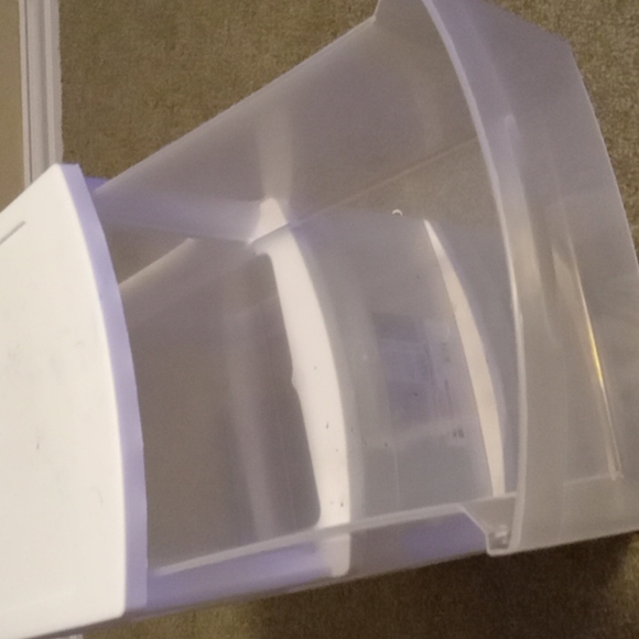 A tiny dresser - Picture 2 of 4